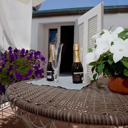 Hotel La Petite Maison Виареджо Экстерьер фото