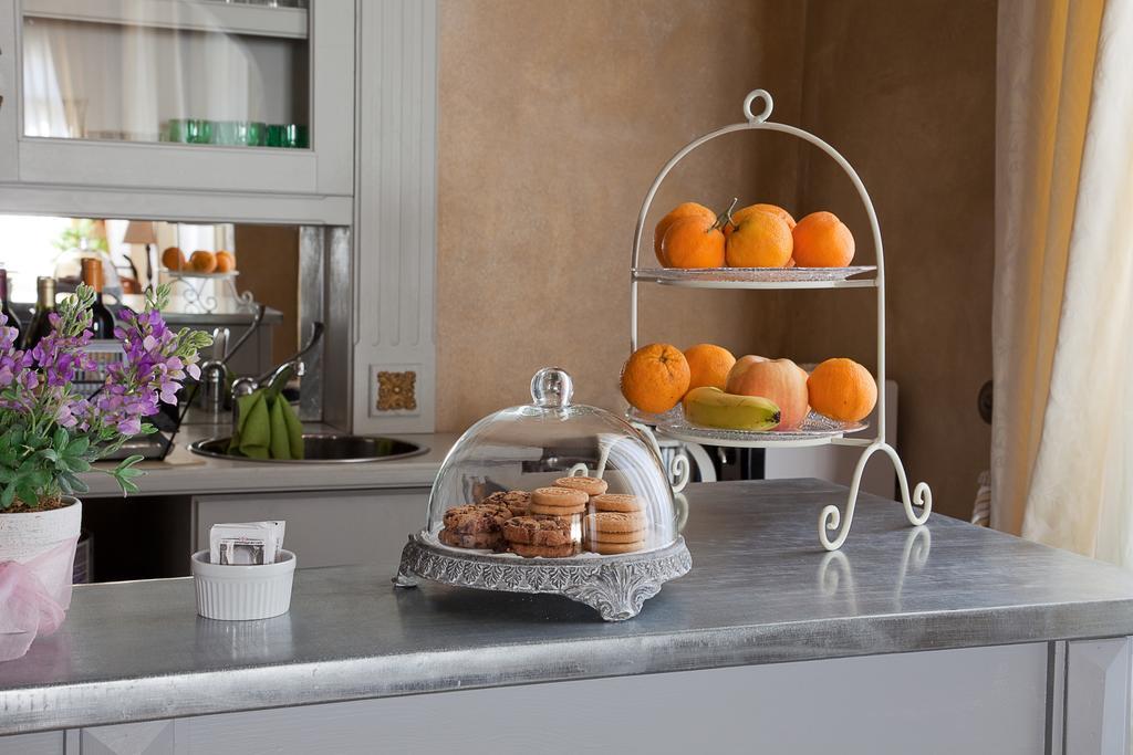 Hotel La Petite Maison Виареджо Экстерьер фото