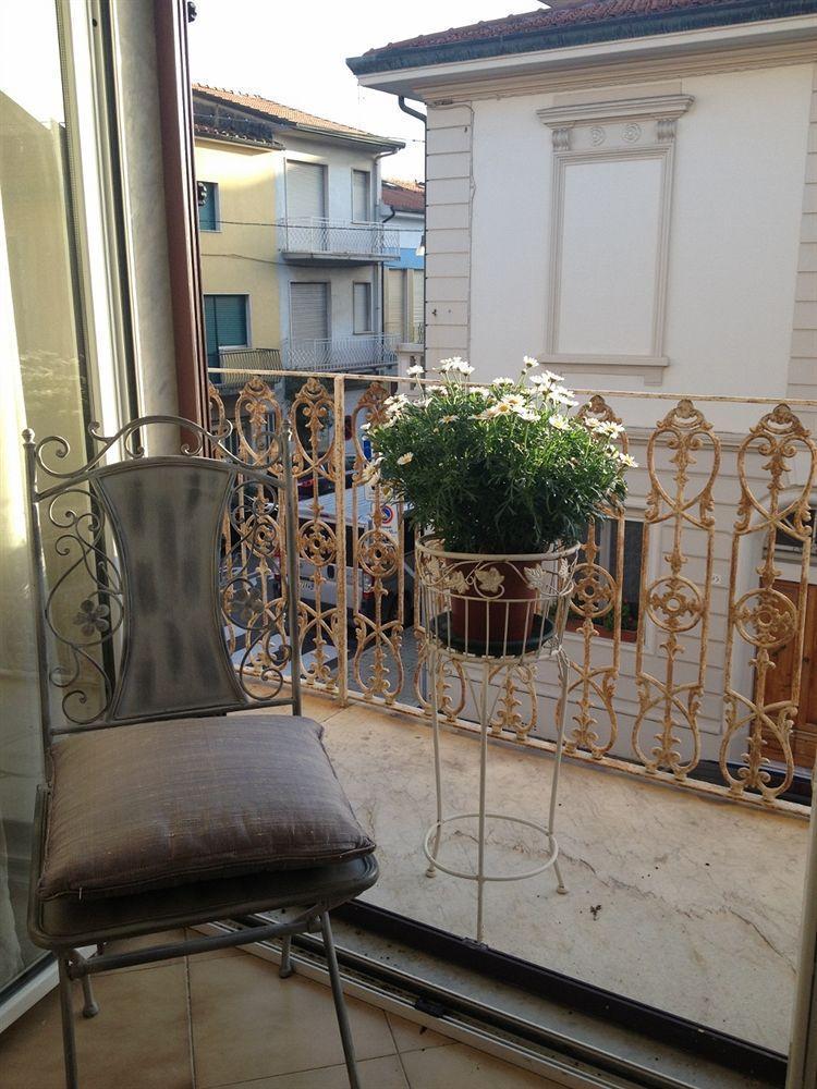 Hotel La Petite Maison Виареджо Экстерьер фото