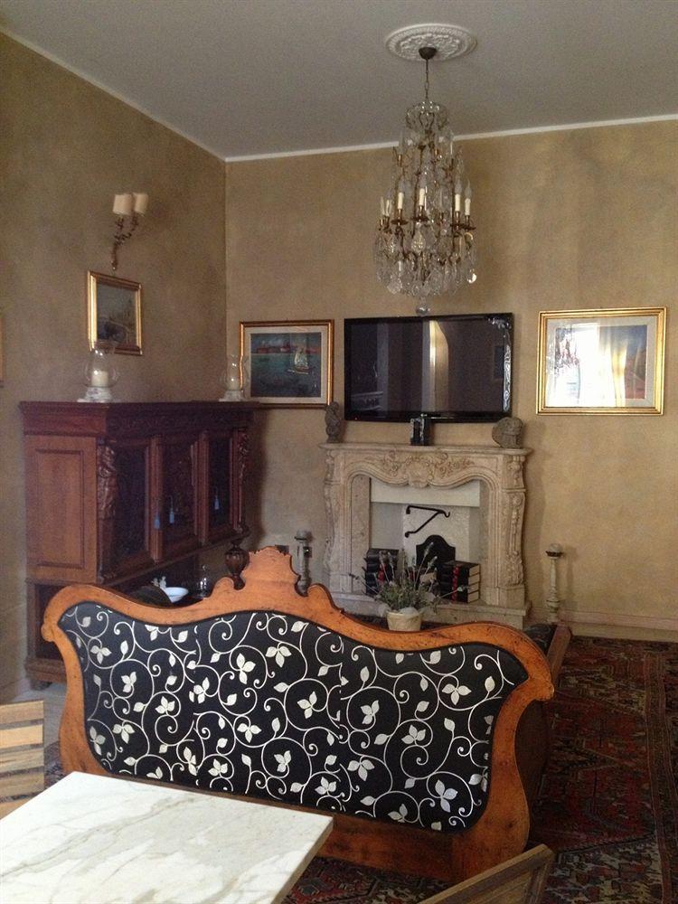 Hotel La Petite Maison Виареджо Экстерьер фото