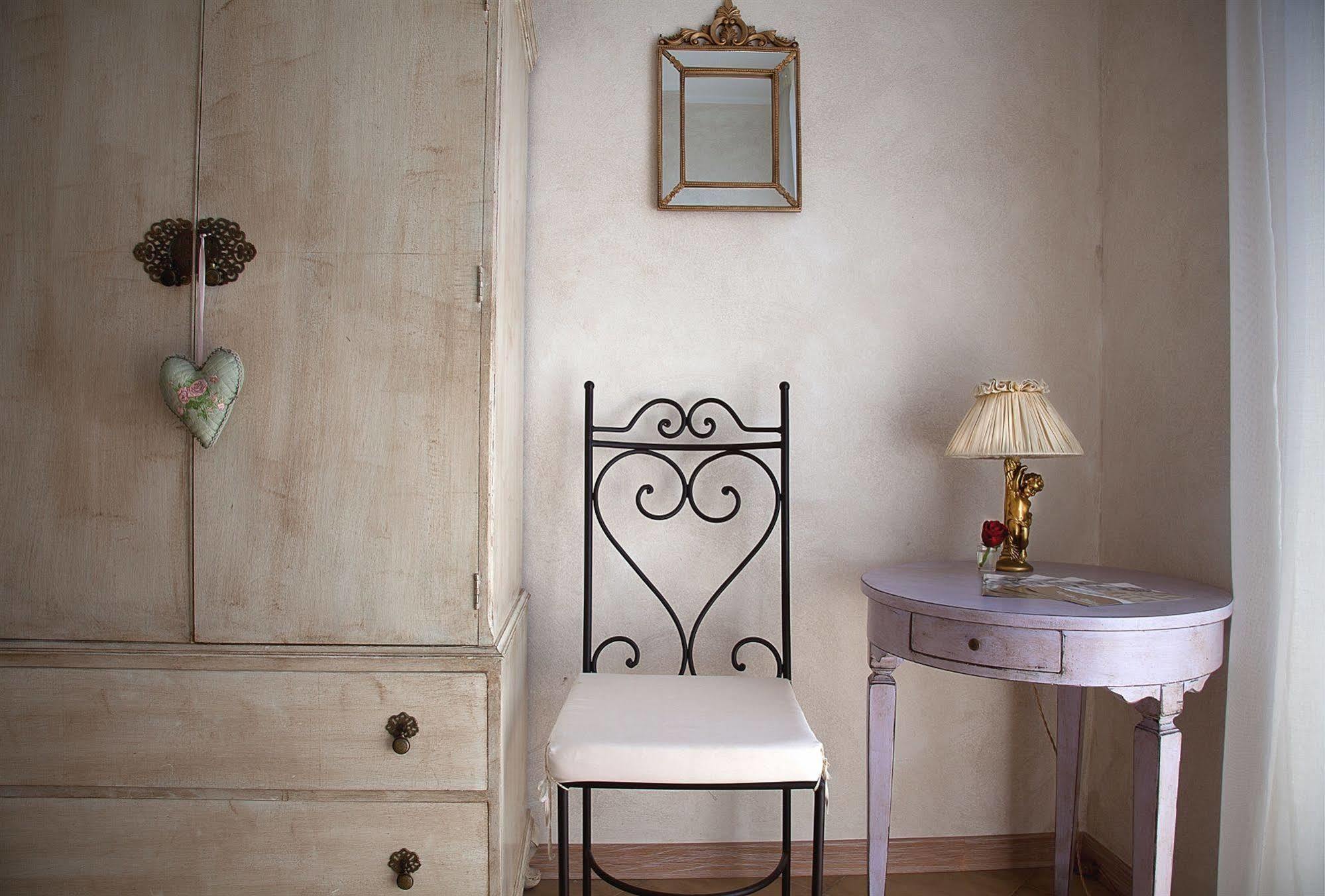 Hotel La Petite Maison Виареджо Экстерьер фото