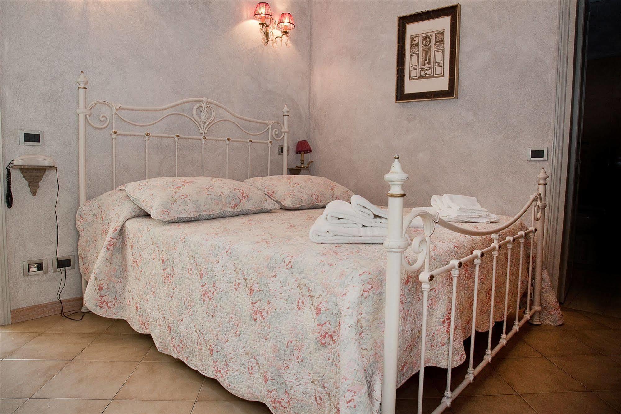 Hotel La Petite Maison Виареджо Экстерьер фото