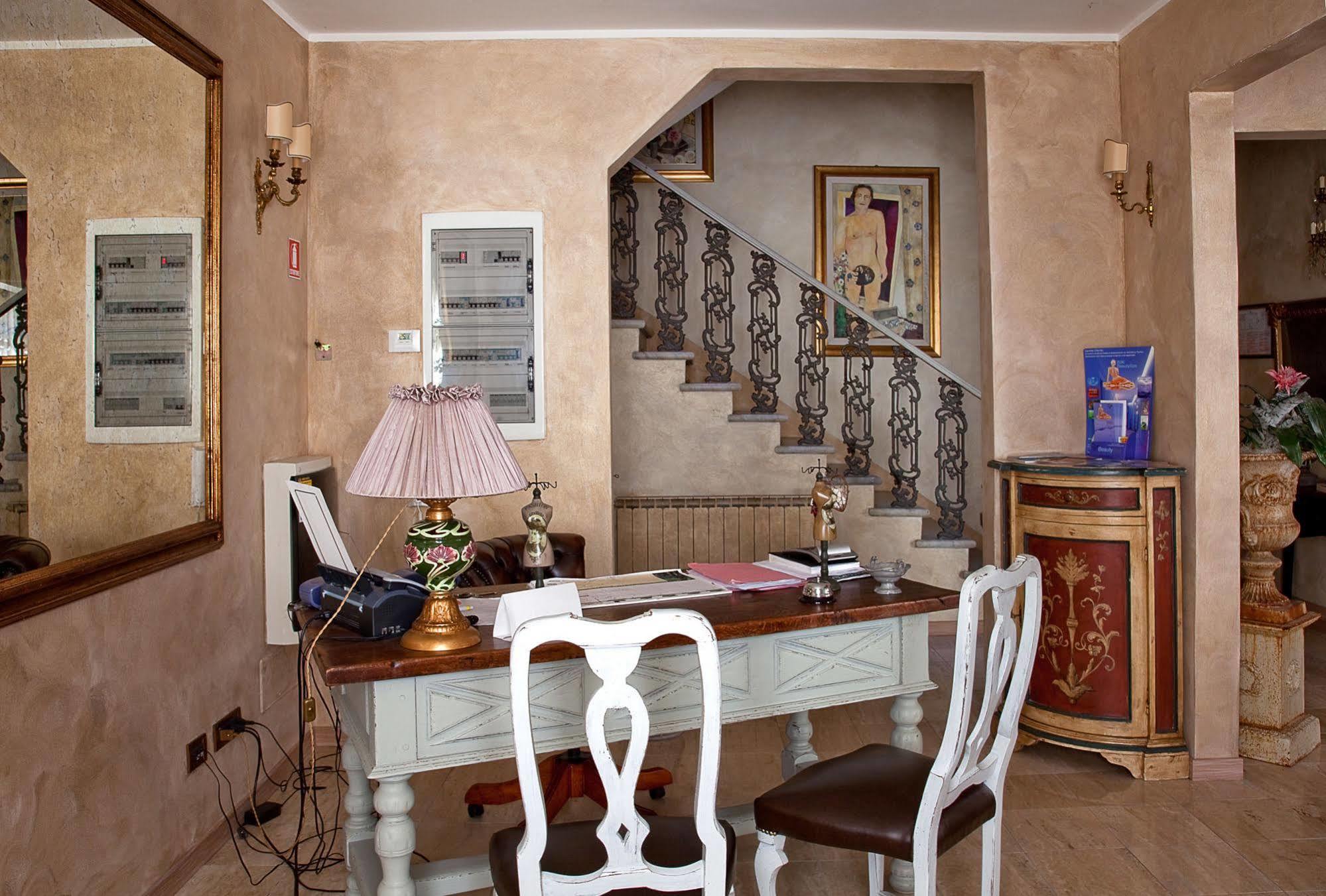 Hotel La Petite Maison Виареджо Экстерьер фото
