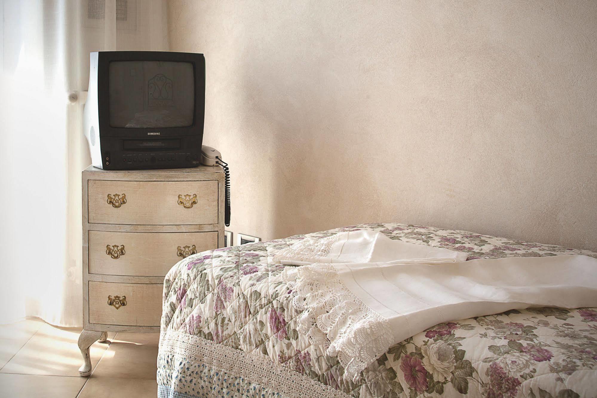Hotel La Petite Maison Виареджо Экстерьер фото