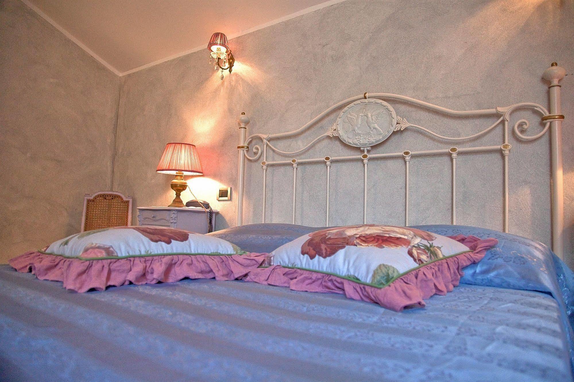 Hotel La Petite Maison Виареджо Экстерьер фото