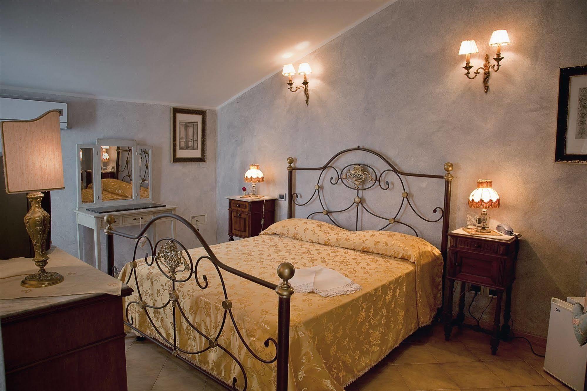 Hotel La Petite Maison Виареджо Экстерьер фото