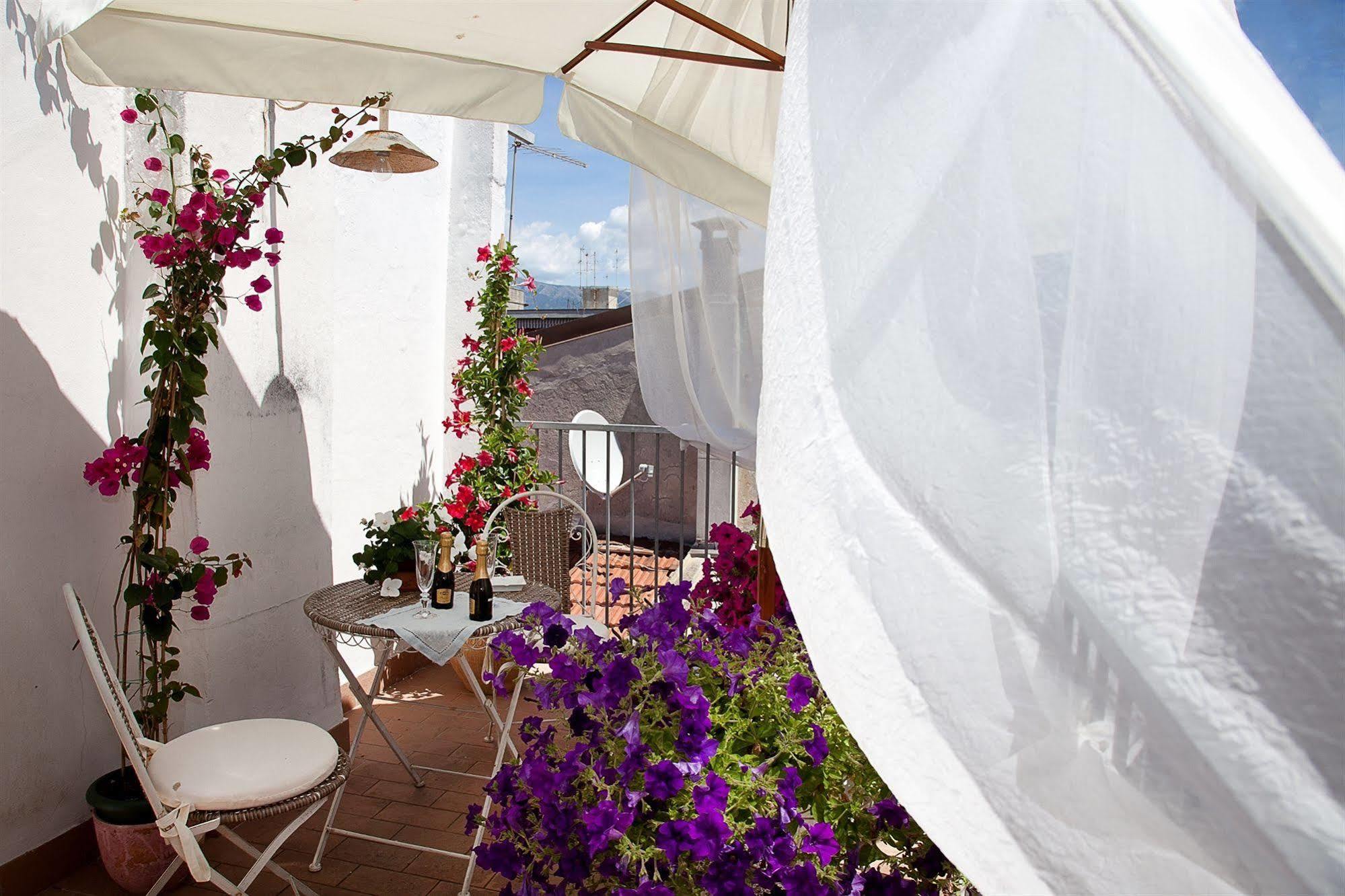 Hotel La Petite Maison Виареджо Экстерьер фото