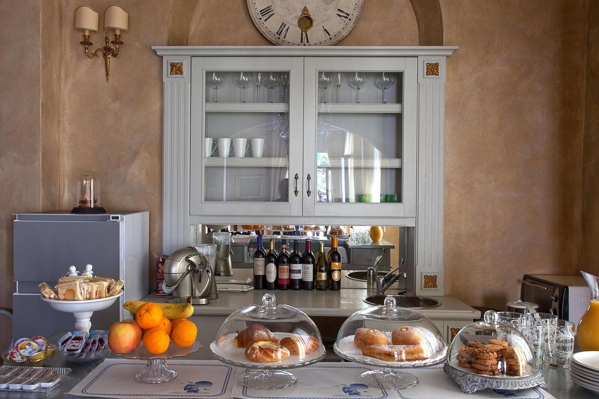 Hotel La Petite Maison Виареджо Экстерьер фото