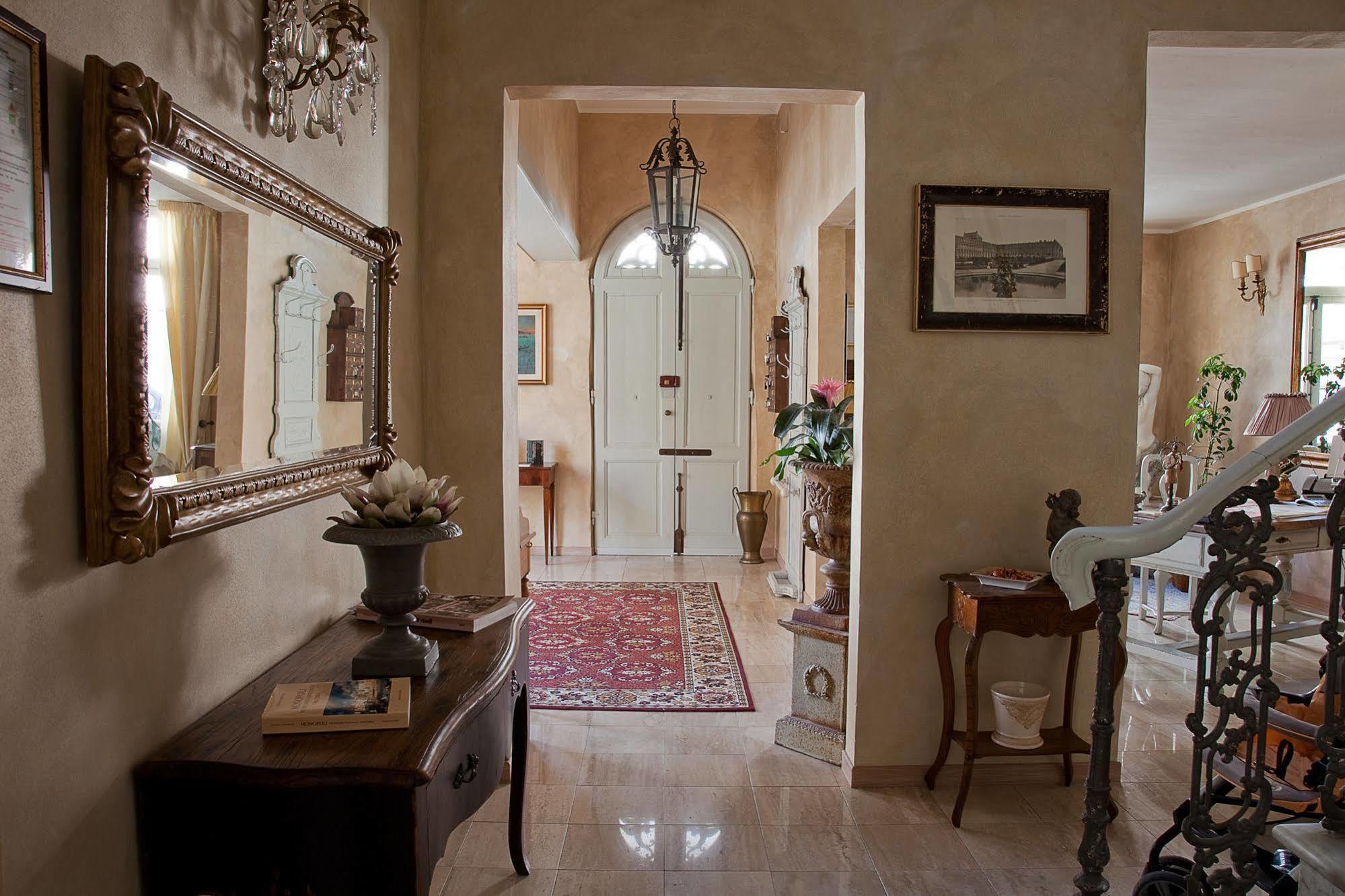 Hotel La Petite Maison Виареджо Экстерьер фото