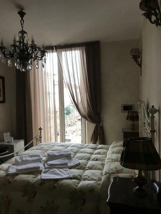 Hotel La Petite Maison Виареджо Экстерьер фото