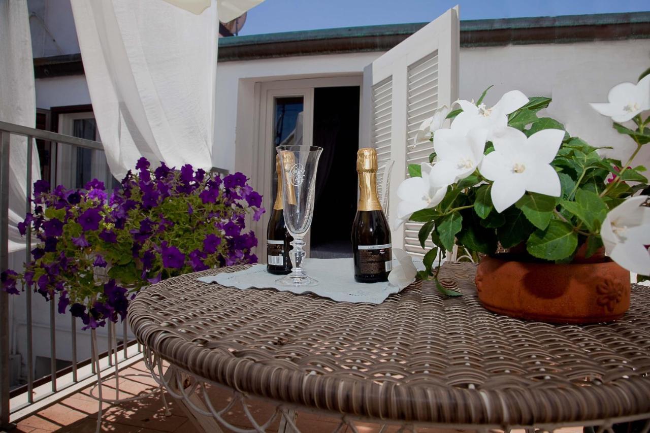 Hotel La Petite Maison Виареджо Экстерьер фото